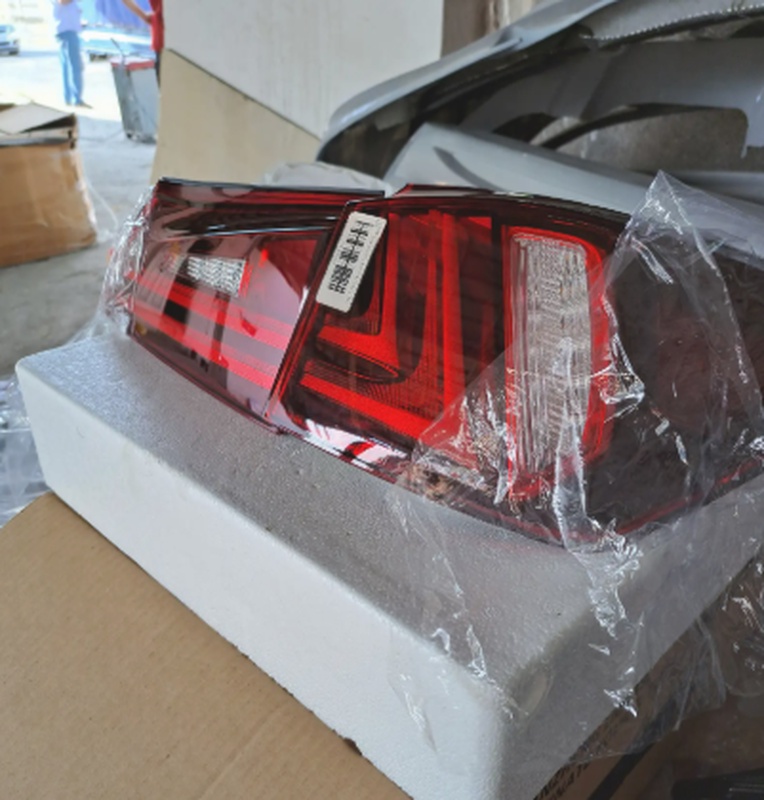 Задние фонари на Lexus is250